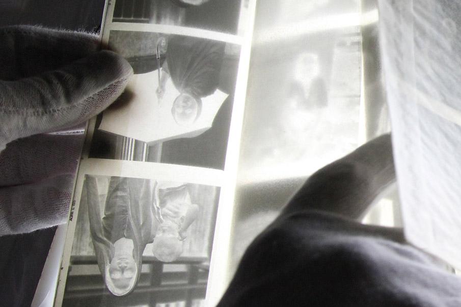 Vivian Maier’s negatives seen over a light table Vivian Maier’s negatives seen over a light table